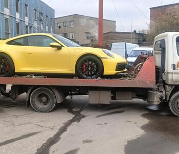 Эвакуация автомобиля Porsche 911 по Москве